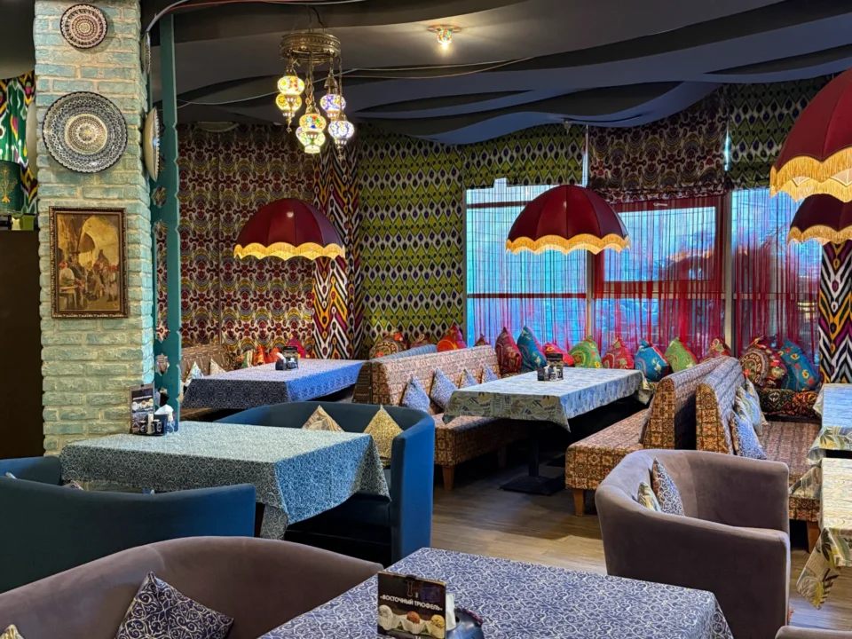 Интерьер ресторана Чайхана Бангалор в Минске