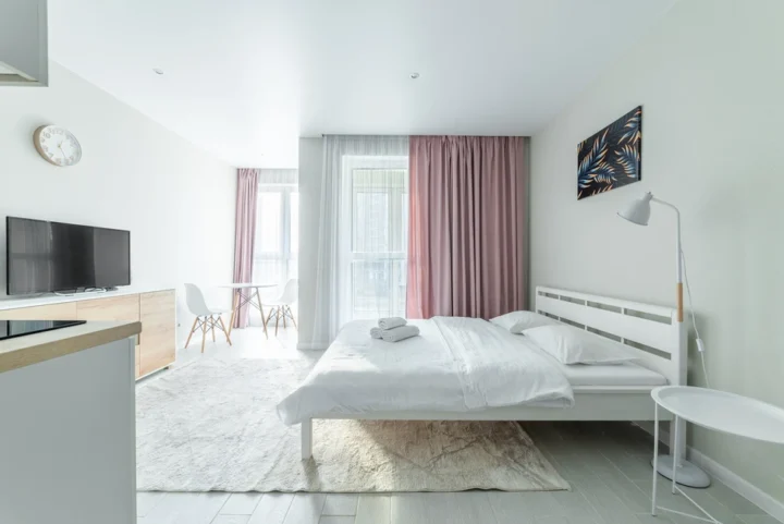 Интерьер квартиры-студии на сутки по адресу: Минск, ул. Игоря Лученка, 19