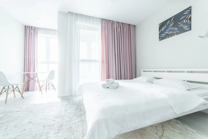 Интерьер квартиры-студии на сутки по адресу: Минск, ул. Игоря Лученка, 19