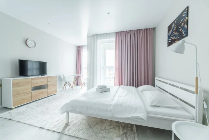 Интерьер квартиры-студии на сутки по адресу: Минск, ул. Игоря Лученка, 19