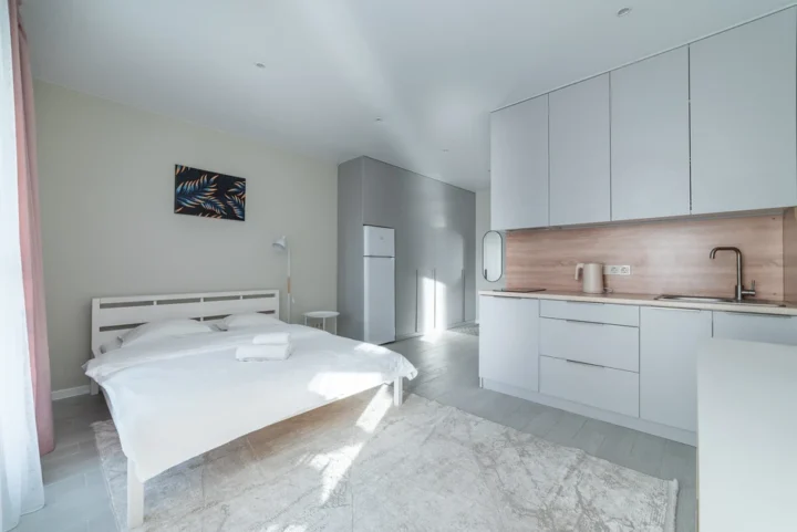 Интерьер квартиры-студии на сутки по адресу: Минск, ул. Игоря Лученка, 19