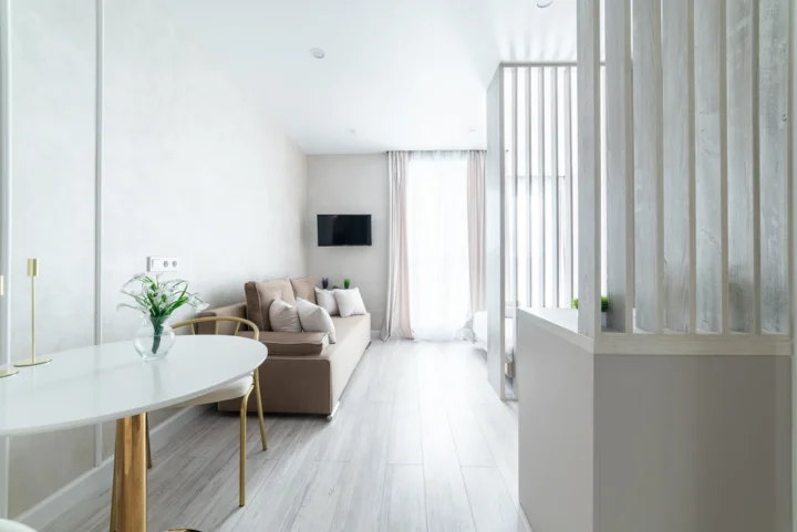 Интерьер квартиры-студии на сутки по адресу: Минск, ул. Игоря Лученка, 25