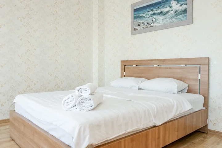 Интерьер квартиры-студии на сутки по адресу: Минск, ул. Левкова, 45