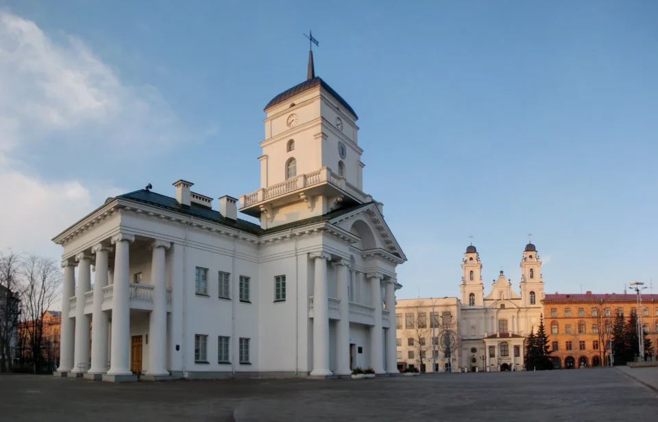 Площадь Свободы и Ратуша в Минске