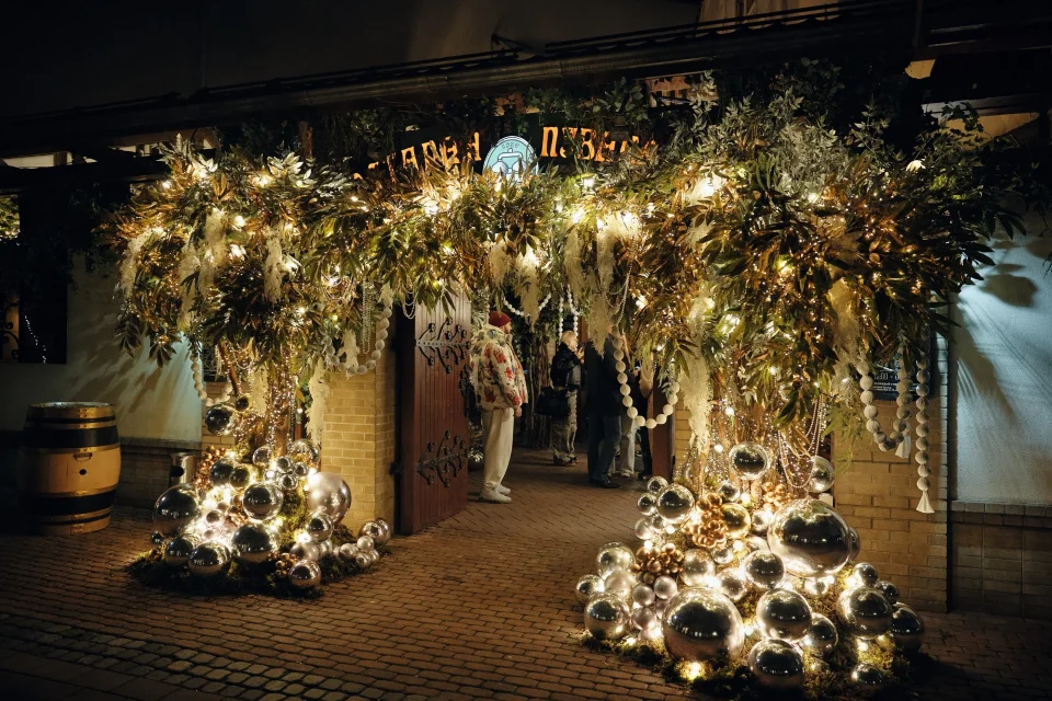 Новогодняя декорация в ресторане Раковский Бровар в Минске