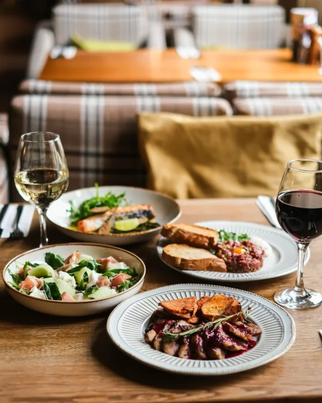 Блюда из меню ресторана «Свои» в Минске