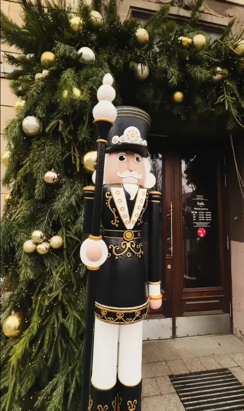 Новогодняя декорация ресторана Salt. Bistro в Минске