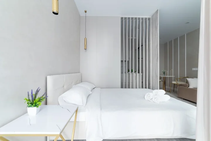 Интерьер квартиры-студии на сутки по адресу: Минск, ул. Игоря Лученка, 25