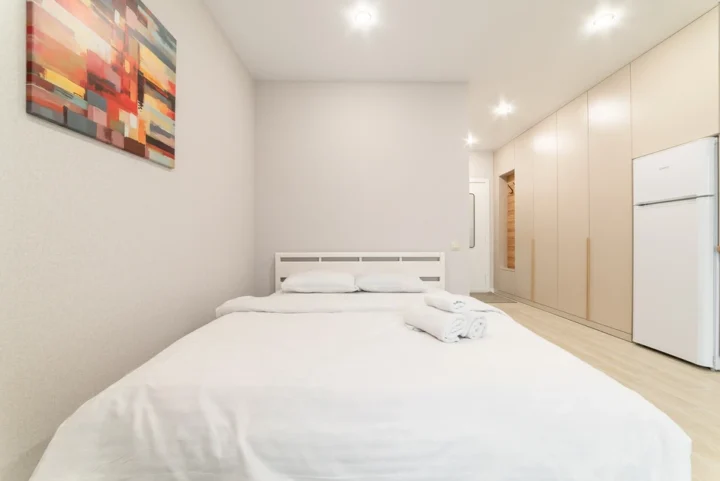 Интерьер квартиры-студии на сутки по адресу: Минск, ул. Николы Теслы, 20